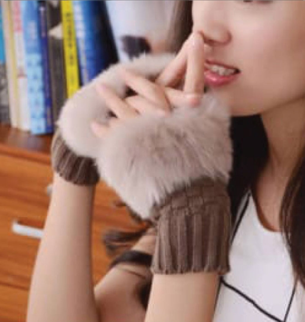 FUR GLOVES